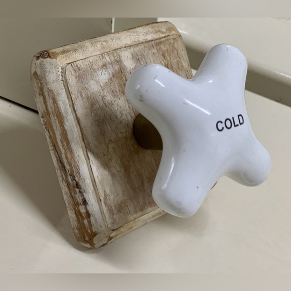 Repurposed Vintage Porcelain Faucet Handle Wall Mounting Coat Hanger - Picture 3 of 16